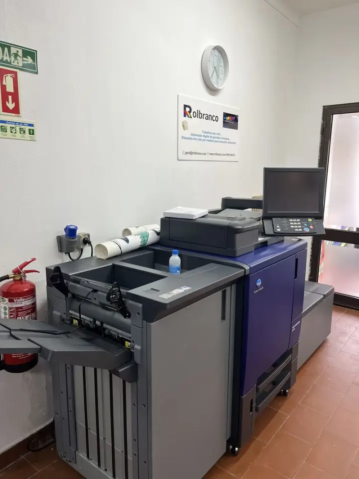 Impressora Konica Minolta profissional na oficina